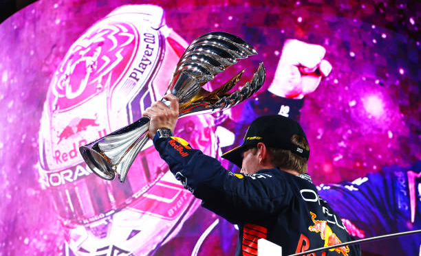 Max Verstappen cierra la temporada con victoria