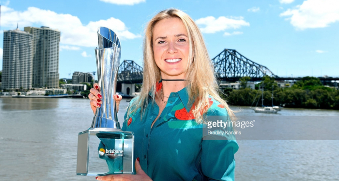 Elina Svitolina holds up the championship trophy after winning the 2018 Brisbane International/Photo: Bradley Kanaris/Getty Images