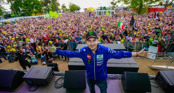 Le Mans : Lorenzo s’impose devant la marée jaune