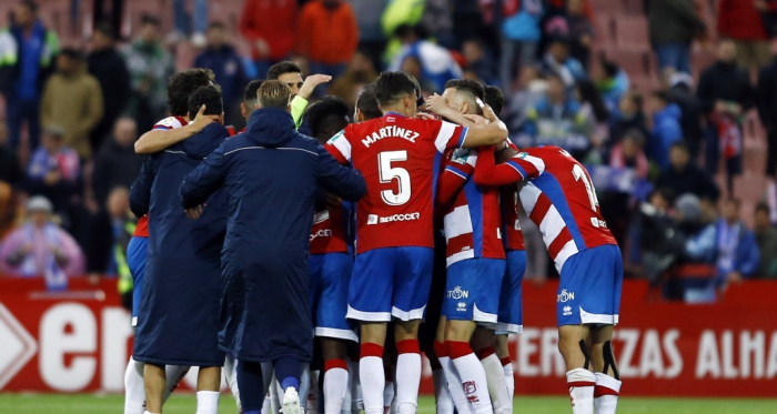 El equipo celebra el triunfo ante el Málaga. Foto: Pepe Villoslada/GCF.