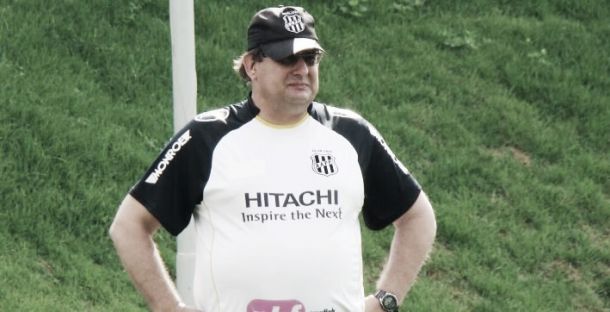 Guto Ferreira critica arbitragem na derrota contra Coritiba: "Dois pesos e duas medidas"