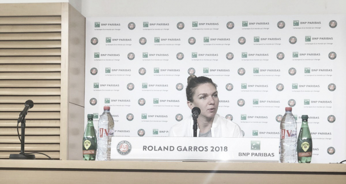 Halep, en la rueda de prensa previa a su debut en París. Foto: Roland Garros