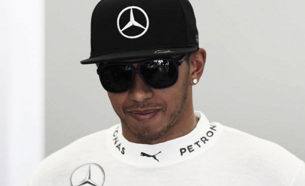 Lewis Hamilton y Mercedes deciden posponer las negociaciones por un nuevo contrato