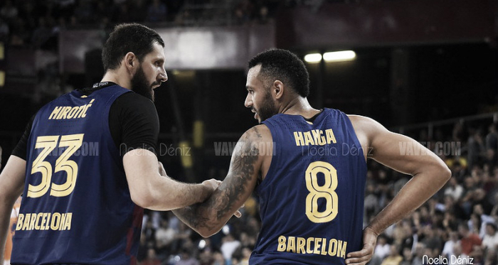 Nikola Mirotic y Adam Hanga FC Barcelona - Valencia Basket / FOTO: Noelia Déniz (VAVEL)
