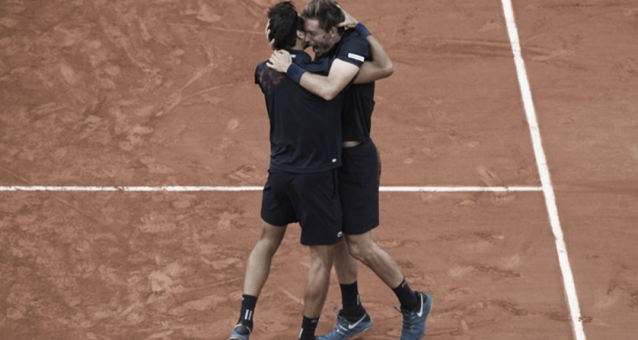 Herbert y Mahut se abrazan tras su victoria en la final de Roland Garros 2018. Foto: rolandgarros.com
