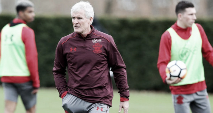 Mark Hughes durante un entrenamiento/ Foto: Express.uk