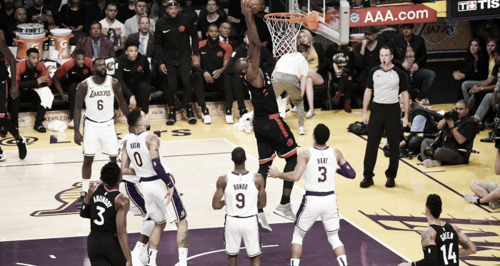 La defensa de Lakers impasible ante el poderío de Ibaka | Foto: Toronto Raptors
