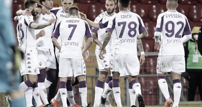 Vlahovic anota triplete no primeiro tempo, Fiorentina goleia
e amplia má fase no Benevento