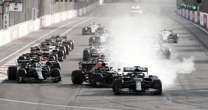 Lewis Hamilton lamenta erro com os freios no Azerbaijão: "Difícil de aceitar"