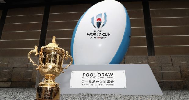 La Webb Ellis Cup, en el evento de sorteo de grupos, el 10/5/17 en Kyoto, Japón. Foto: Irish Times.