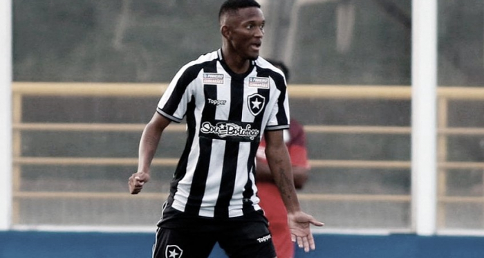 #EntrevistaVAVEL: conheça Wesley, jovem zagueiro tratado como promessa no Botafogo