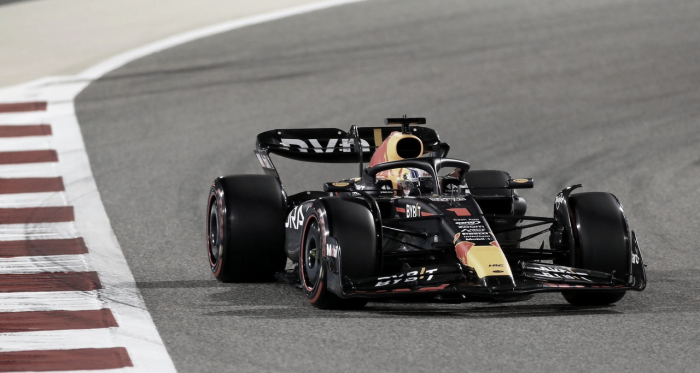 Holandês
Voador! Max Verstappen é pole position na primeira corrida do ano