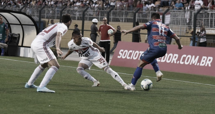 São Paulo vence Fortaleza e volta à zona da Libertadores