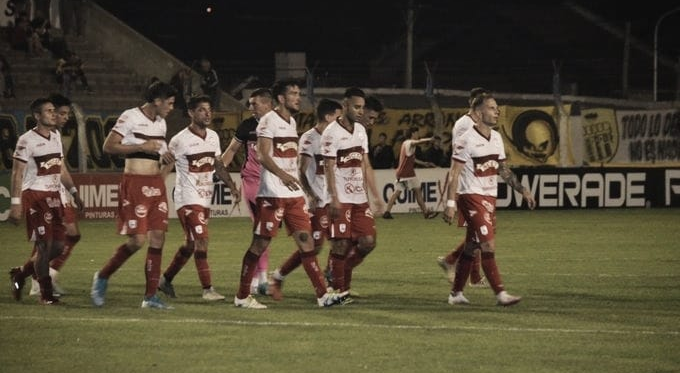 El 'Gallo' no lo pudo definir, se quedó y cayó ante Santamarina (T)