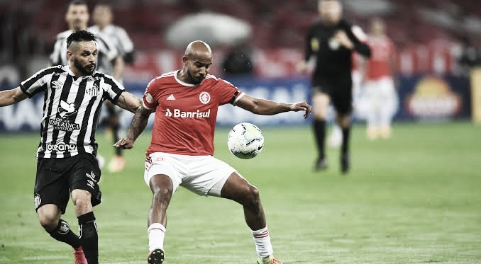 Abalado por eliminação na Sul-Americana, Santos recebe embalado Inter pelo Brasileirão
