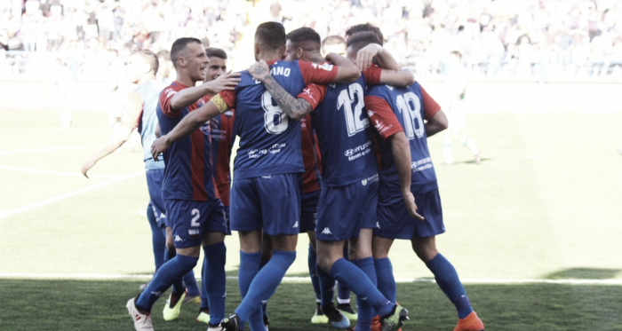 Los jugadores del Extremadura celebrando un gol // Imagen: Twitter (@EXT_UD)