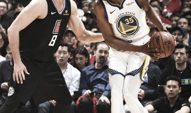  Kevin Durant se luce y pone 2-1 la serie. Foto: NBA