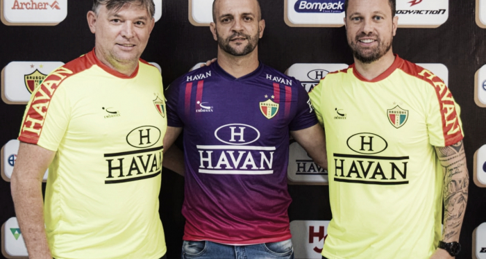 Brusque renova contrato com técnico Jerson Testoni