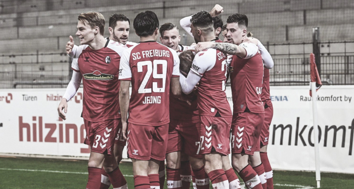 Em confronto direto, Freiburg derrota Borussia Dortmund e encosta no G-6