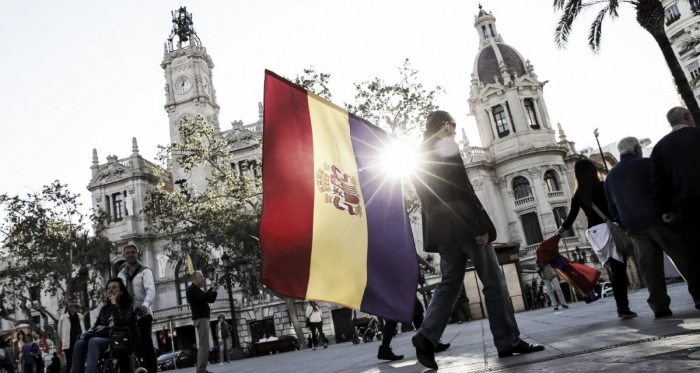 La bandera tricolor es el símbolo más reconocible del movimiento republicano. Foto: Manuel Bruque (EFE)