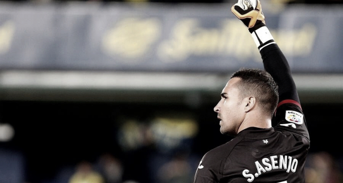 Asenjo entra en la historia del Villarreal 