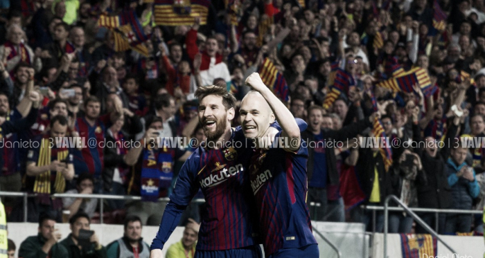 Iniesta y Messi celebrando el gol culé | Foto: Daniel Nieto, VAVEL.