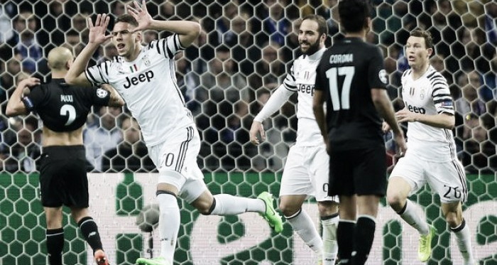 Pjaca e Daniel Alves saíram do banco para marcar