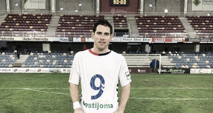 Jorge homenajeando a Quini. Fotografía: Rayo Majadahonda