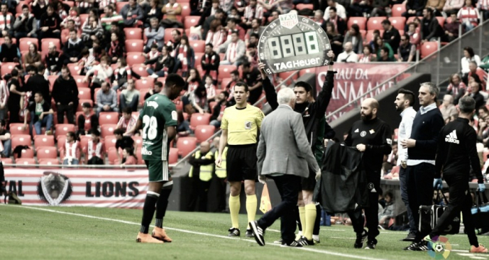 Junior se retira lesionado el pasado sábado en San Mamés | Foto: LaLiga Santander.