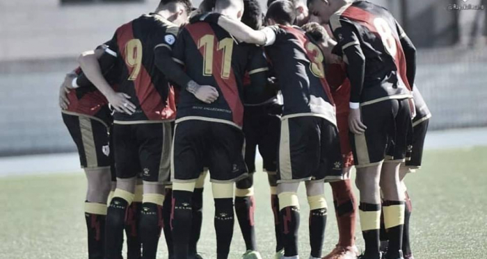 JUugadores del Juvenil A antes del partido. Fotografía: Rayo Vallecano S.A.D