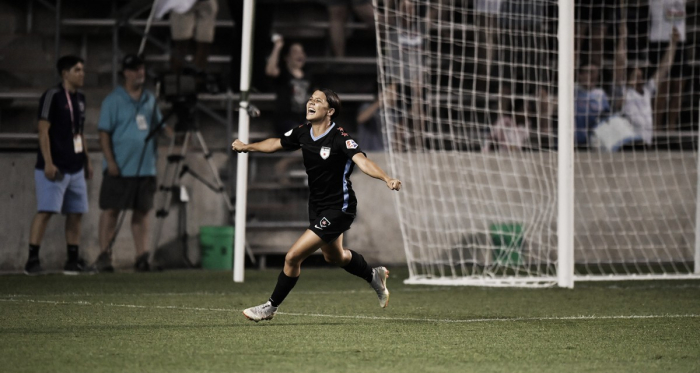 Sam Kerr scores the game winner for the Chicago Red Stars at Toyota Park in Bridgeview, IL on July 14, 2018 | Photo: NWSLsoccer.com