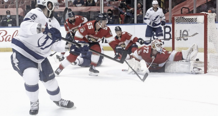 Lightning gana un clásico juego 1 a Florida con jerarquía de campeón 