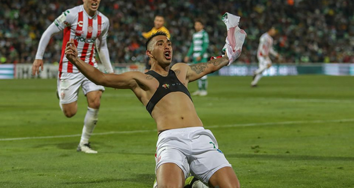 Contreras recibió tarjeta amarilla por quitarse la playera para festejar el gol de último minuto. (Foto: Imago 7)