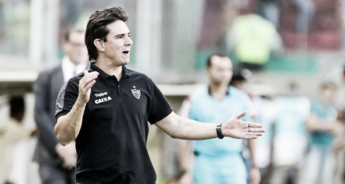 Thiago Larghi prefere celebrar vitória a comentar polêmicas: "Arbitragem é com a diretoria"