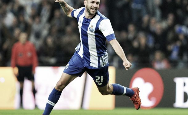 FC Porto sofreu mas Aboubakar e Layún desataram o nó sadino