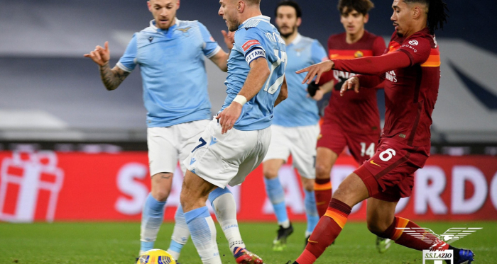 Serie A - Derby senza storia: la Lazio travolge la Roma 3-0