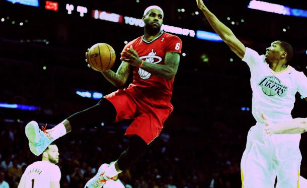 Miami derrota a unos combativos Lakers con un gran big-three