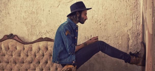 Leiva estrena tema junto con Fito y Carlos Tarque