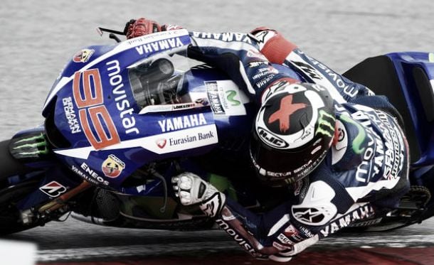 Jorge Lorenzo marca la pauta el segundo día