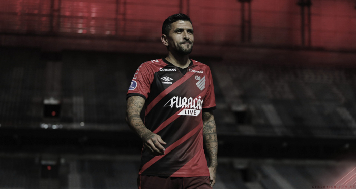 Na despedida de Lucho González, Athletico goleia
Aucas e avança na Sul-Americana