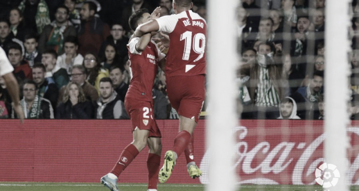 De Jong celebran el segundo tanto sevillista. / Foto: LaLiga