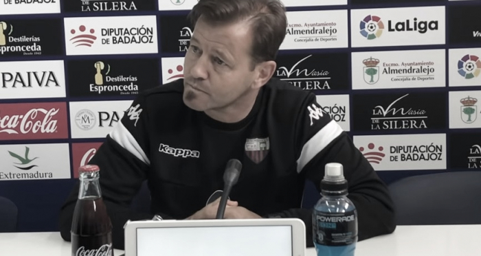 Manuel Mosquera en sala de prensa // Imagen: Canal de YouTube Extremadura UD<br>