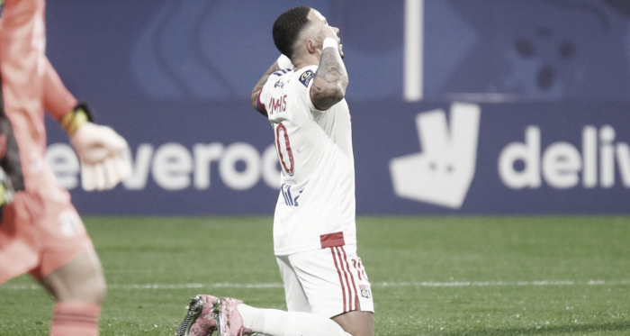 Com dois de Memphis Depay, Lyon vence Strasbourg em casa com facilidade e assume liderança temporária