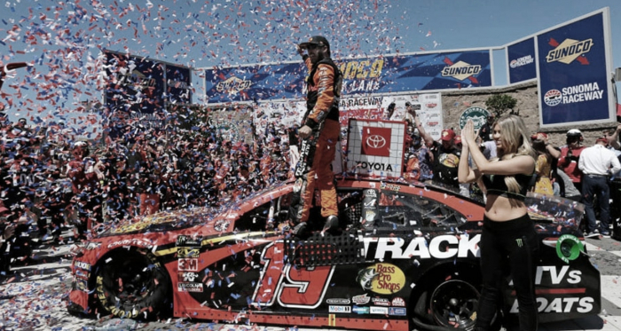 Truex festejando en Victory Lane (Foto: NASCAR Website)