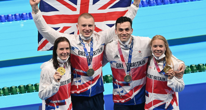 Dressel y Ledecky reinan en solitario, Gran Bretaña en los relevos