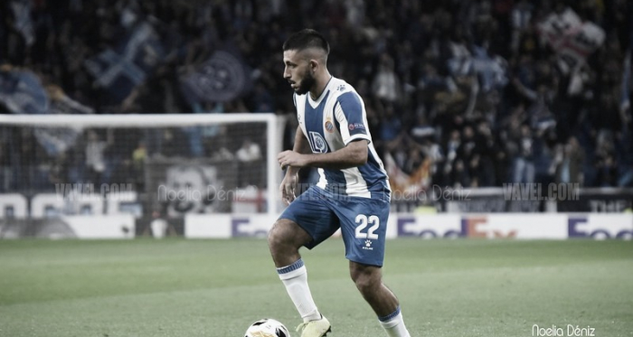 Vargas conduce el balón en un partido con el Espanyol / Foto: Noelia Déniz.