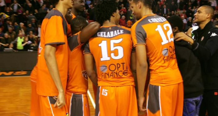 Pro A- J25 / Nzeulie cartonne, mais la JSF se fait cueillir au Mans
