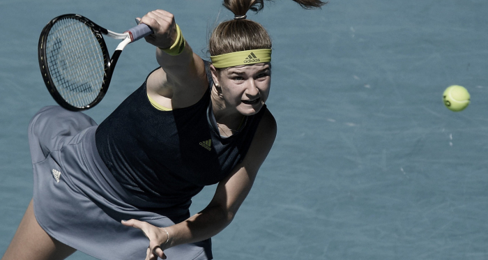 Muchova saca del camino a Barty, la número uno mundial