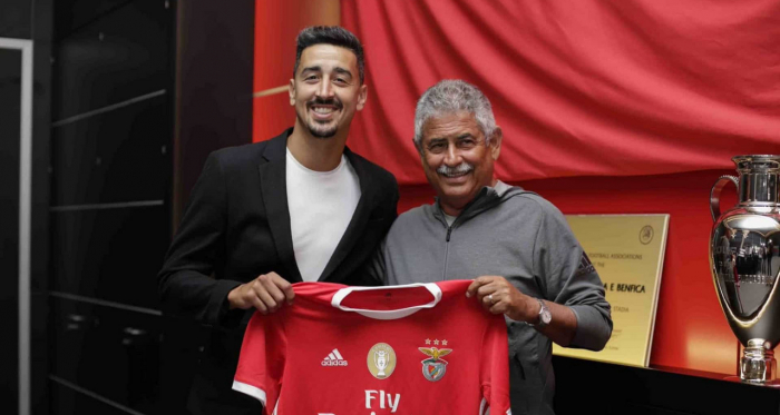 André Almeida renovou até 2023