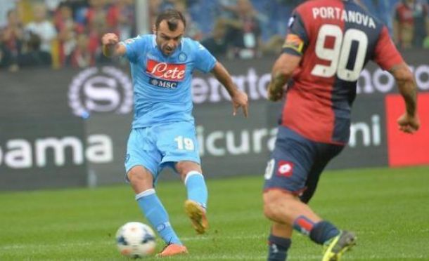 Com doppieta de Pandev, Napoli bate Genoa e volta à liderança